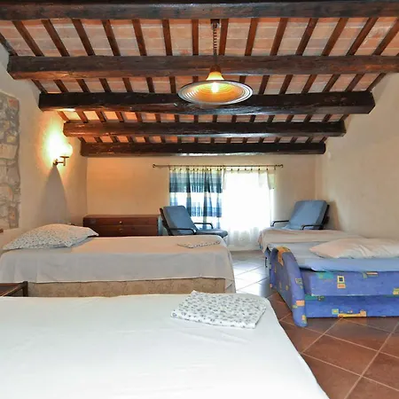Casa vacanze With Bbq In Liznjan-istrien 40078